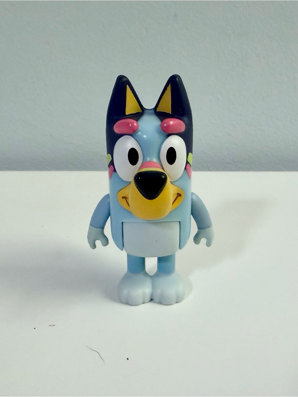 (4 for $10) Specialty Bluey Figurine - beach sunscreen